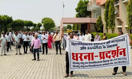 Haryana : शिक्षण और गैर-शिक्षण कर्मचारियों ने टेक विश्वविद्यालय प्रशासन के ‘निरंकुश रवैये’ का विरोध किया Haryana : शिक्षण और गैर-शिक्षण कर्मचारियों ने टेक विश्वविद्यालय प्रशासन के ‘निरंकुश रवैये’ का विरोध किया