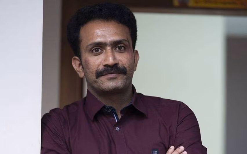 Kerala : मेरे बेटे को निशाना बनाया जा रहा है, वह आसानी से डर जाता है, इस वजह से भाग गया होगा Kerala : मेरे बेटे को निशाना बनाया जा रहा है, वह आसानी से डर जाता है, इस वजह से भाग गया होगा