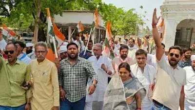 Ballia: नेशनल हेराल्ड केस में चार्जशीट के विरोध में कांग्रेस का प्रदर्शन Ballia: नेशनल हेराल्ड केस में चार्जशीट के विरोध में कांग्रेस का प्रदर्शन