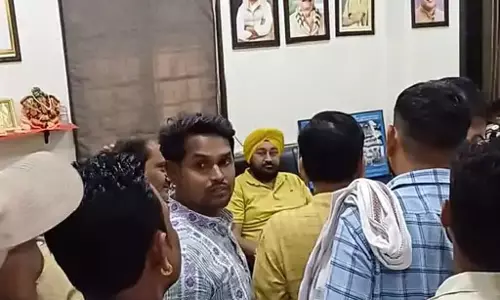 रायपुर राजीव भवन में हंगामा, कांग्रेस के महामंत्री ने दिया इस्तीफा रायपुर राजीव भवन में हंगामा, कांग्रेस के महामंत्री ने दिया इस्तीफा