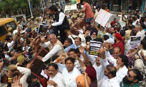सोनिया-राहुल गांधी के खिलाफ Modi सरकार की कार्रवाई के खिलाफ कांग्रेस का विरोध प्रदर्शन सोनिया-राहुल गांधी के खिलाफ Modi सरकार की कार्रवाई के खिलाफ कांग्रेस का विरोध प्रदर्शन