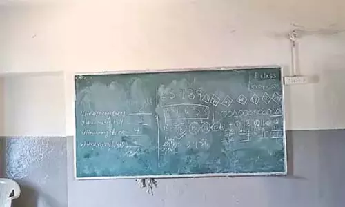 Telangana : स्कूल की छत की टाइलें उड़ गई Telangana : स्कूल की छत की टाइलें उड़ गई