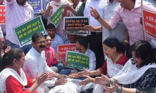 Chandigarh कांग्रेस ने सोनिया गांधी, राहुल के खिलाफ ED की चार्जशीट दाखिल करने का विरोध किया Chandigarh कांग्रेस ने सोनिया गांधी, राहुल के खिलाफ ED की चार्जशीट दाखिल करने का विरोध किया