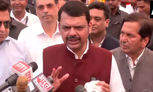 Maharashtra: सीएम ने स्कूलों में हिंदी को बढ़ावा देने को सही ठहराया