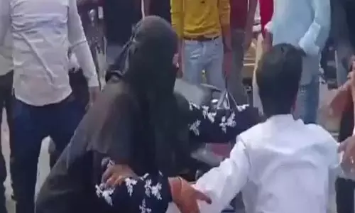 अंतरधार्मिक जोड़े पर हिंदुत्व समर्थकों ने किया हमला अंतरधार्मिक जोड़े पर हिंदुत्व समर्थकों ने किया हमला