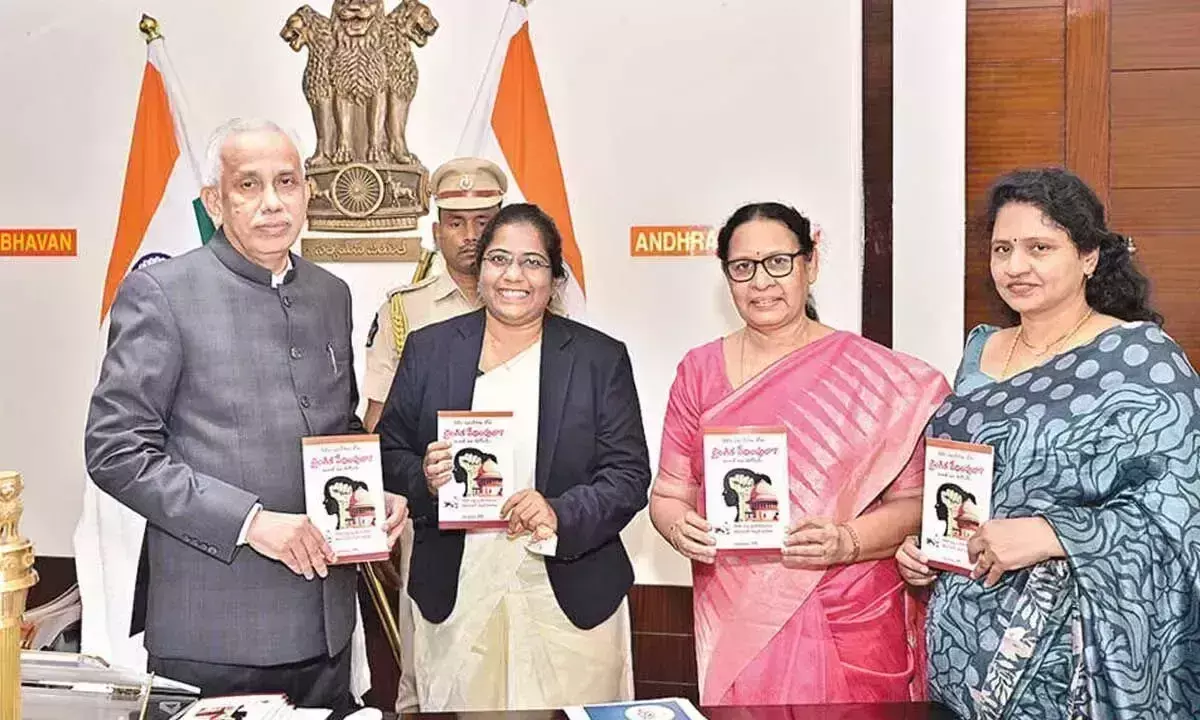 Andhra: ‘कार्यस्थल पर यौन उत्पीड़न’ पर पुस्तक का विमोचन Andhra: ‘कार्यस्थल पर यौन उत्पीड़न’ पर पुस्तक का विमोचन