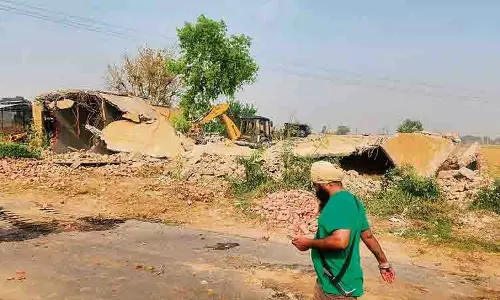 Jalandhar: ड्रग तस्कर की संपत्ति को नुकसान पहुंचाया गया