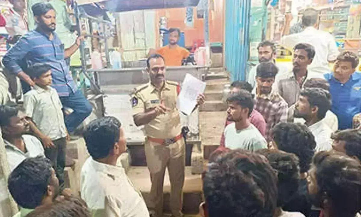 पुलिस ने मादक पदार्थों के खतरों के बारे में लोगों में जागरूकता बढ़ाई