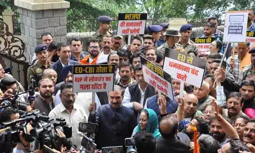 राहुल गांधी और सोनिया गांधी पर आरोप पत्र दायर करना वास्तविक मुद्दों: Himachal Congress राहुल गांधी और सोनिया गांधी पर आरोप पत्र दायर करना वास्तविक मुद्दों: Himachal Congress