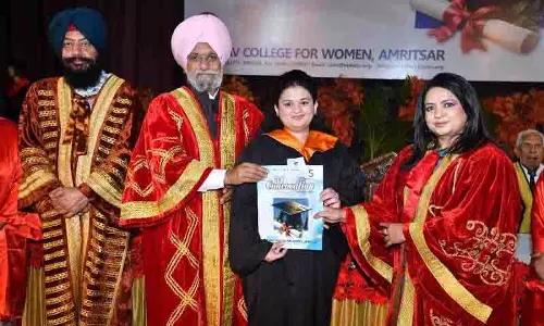 BBK DAV College के दीक्षांत समारोह में 500 विद्यार्थियों को डिग्री प्रदान की गई