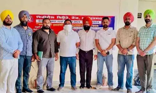 VB ने रिश्वत लेते दो अधिकारियों को पकड़ा VB ने रिश्वत लेते दो अधिकारियों को पकड़ा