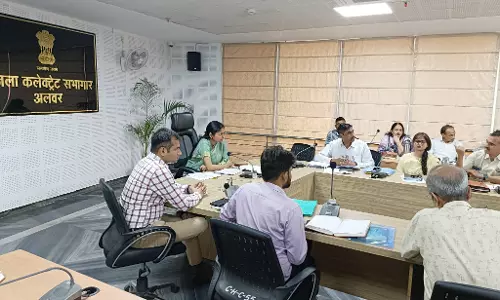 Alwar: जिला कलेक्टर की अध्यक्षता में आयोजित बैठक में मुख्यमंत्री जल स्वावलंबन अभियान