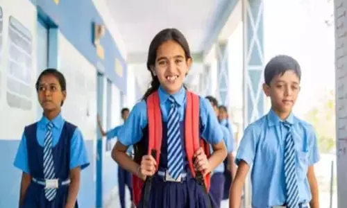 राज्य में मराठी -अंग्रेजी माध्यम के स्कूलों में कक्षा 1 -5 तक हिंदी भाषा को किया अनिवार्य