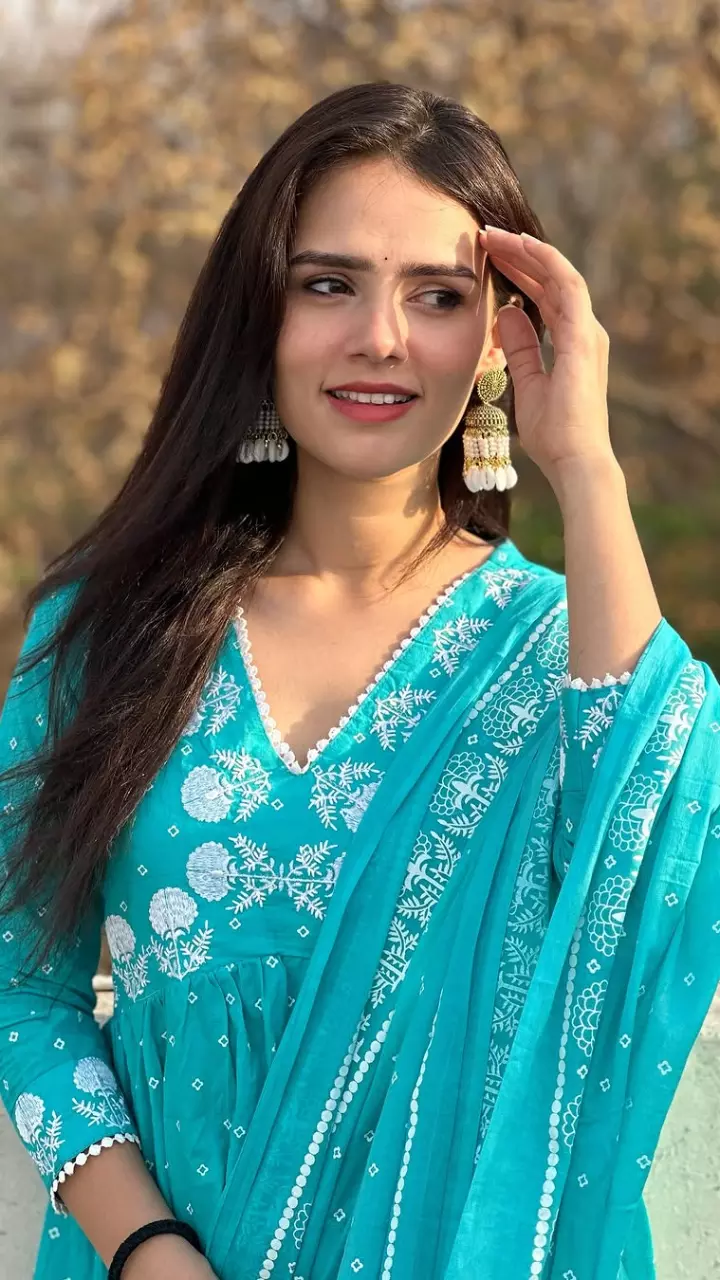 निशि सक्सेना नजर आई बोल्ड