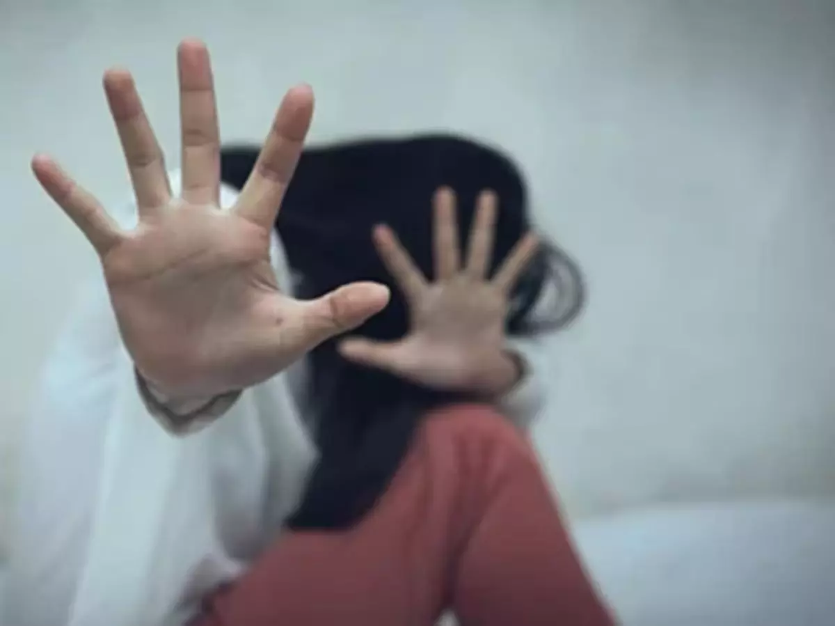 नौकरी की तलाश में निकली युवती के साथ गैंगरेप, तीन दरिंदे गिरफ्तार नौकरी की तलाश में निकली युवती के साथ गैंगरेप, तीन दरिंदे गिरफ्तार