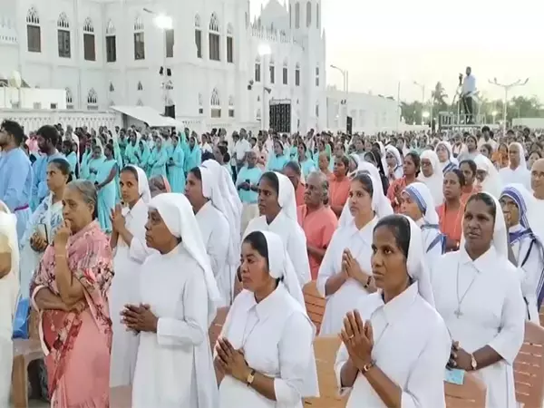 Tamil Nadu: वेलंकन्नी चर्च में भव्य पवित्र गुरुवार समारोह आयोजित किया गया Tamil Nadu: वेलंकन्नी चर्च में भव्य पवित्र गुरुवार समारोह आयोजित किया गया