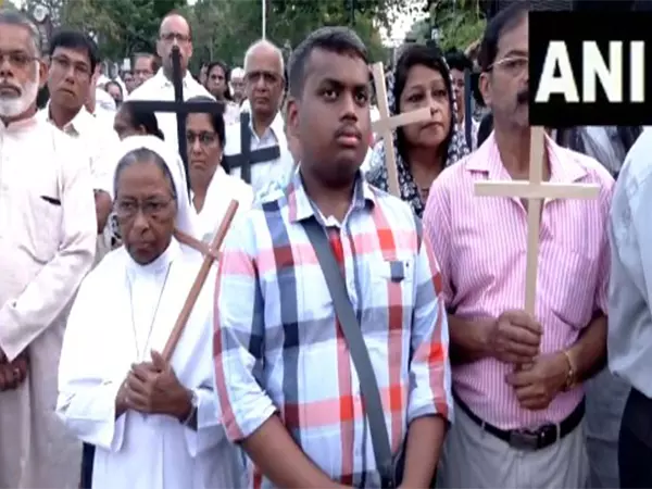 Palayam में सेंट जोसेफ मेट्रोपॉलिटन कैथेड्रल के गुड फ्राइडे जुलूस में भक्तों ने हिस्सा लिया Palayam में सेंट जोसेफ मेट्रोपॉलिटन कैथेड्रल के गुड फ्राइडे जुलूस में भक्तों ने हिस्सा लिया