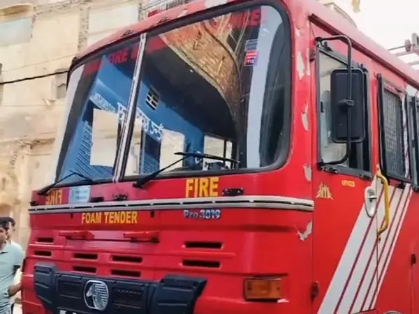 Haryana: भिवानी में हार्डवेयर की दुकान के बेसमेंट में लगी आग Haryana: भिवानी में हार्डवेयर की दुकान के बेसमेंट में लगी आग