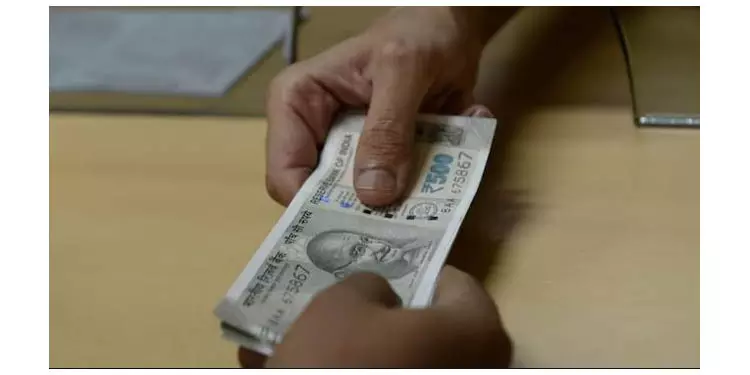 मामला दर्ज करने के लिए रिश्वत लेते ओडिशा पुलिस का एसआई गिरफ्तार मामला दर्ज करने के लिए रिश्वत लेते ओडिशा पुलिस का एसआई गिरफ्तार