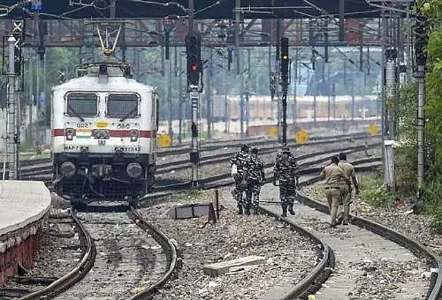 चेन्नई-हजरत निजामुद्दीन विशेष ट्रेन आज से चलेगी चेन्नई-हजरत निजामुद्दीन विशेष ट्रेन आज से चलेगी