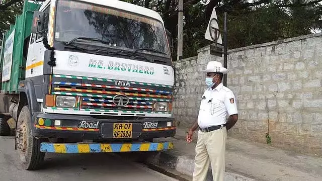 दुर्घटना में लड़के की मौत: गुस्साई भीड़ के हमले में BBMP कचरा ट्रक चालक की मौत दुर्घटना में लड़के की मौत: गुस्साई भीड़ के हमले में BBMP कचरा ट्रक चालक की मौत