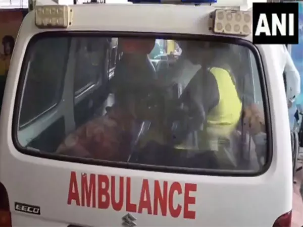 Kochi में 12 प्रवासी कामगार अस्पताल में भर्ती Kochi में 12 प्रवासी कामगार अस्पताल में भर्ती