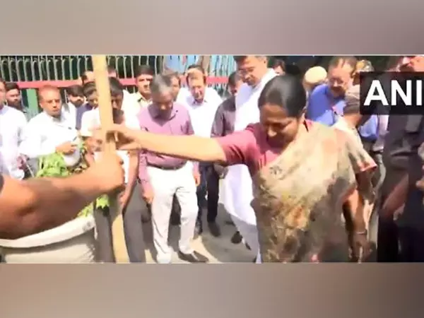 CM Gupta, लोक निर्माण मंत्री ने मिंटो ब्रिज समेत जलभराव वाले इलाकों का निरीक्षण किया CM Gupta, लोक निर्माण मंत्री ने मिंटो ब्रिज समेत जलभराव वाले इलाकों का निरीक्षण किया