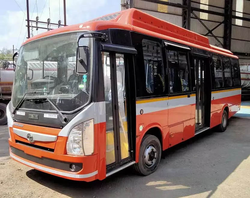 Mumbai: प्रभादेवी से वर्ली जा रही बेस्ट बस में 31 वर्षीय व्यक्ति ने महिला से छेड़छाड़ की Mumbai: प्रभादेवी से वर्ली जा रही बेस्ट बस में 31 वर्षीय व्यक्ति ने महिला से छेड़छाड़ की