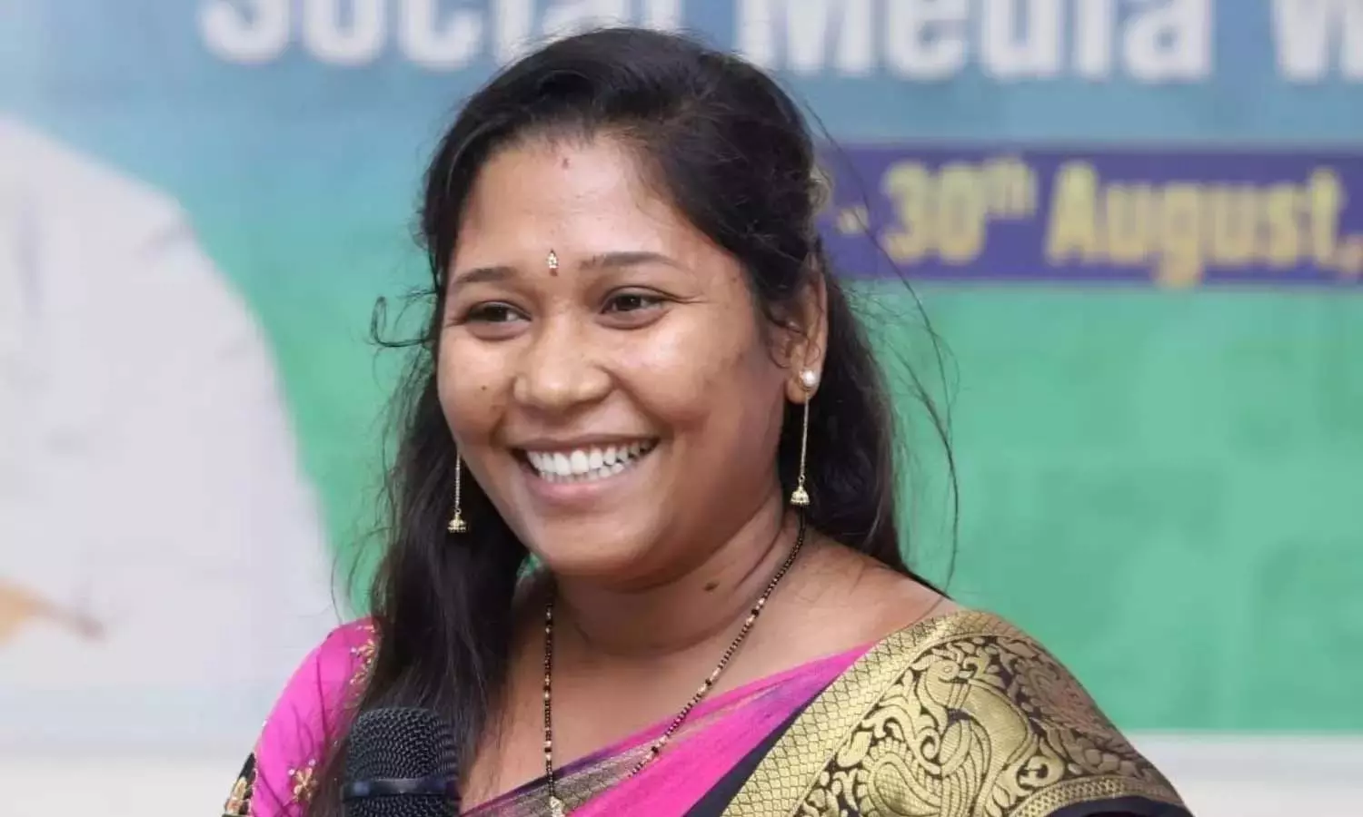 YSRC समर्थक पलेती कृष्णावेनी को 14 दिन की न्यायिक हिरासत में भेजा गया YSRC समर्थक पलेती कृष्णावेनी को 14 दिन की न्यायिक हिरासत में भेजा गया
