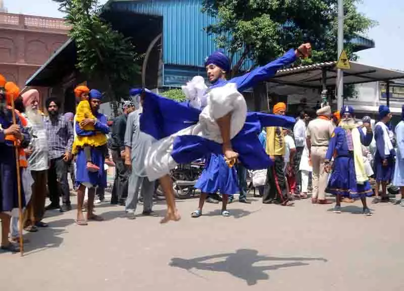 Guru Tegh Bahadur के प्रकाश पर्व के उपलक्ष्य में नगर कीर्तन जुलूस निकाला गया Guru Tegh Bahadur के प्रकाश पर्व के उपलक्ष्य में नगर कीर्तन जुलूस निकाला गया