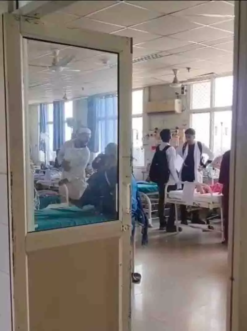 Patiala: बिजली कटौती के बाद राजिंदरा अस्पताल में जलभराव की समस्या Patiala: बिजली कटौती के बाद राजिंदरा अस्पताल में जलभराव की समस्या