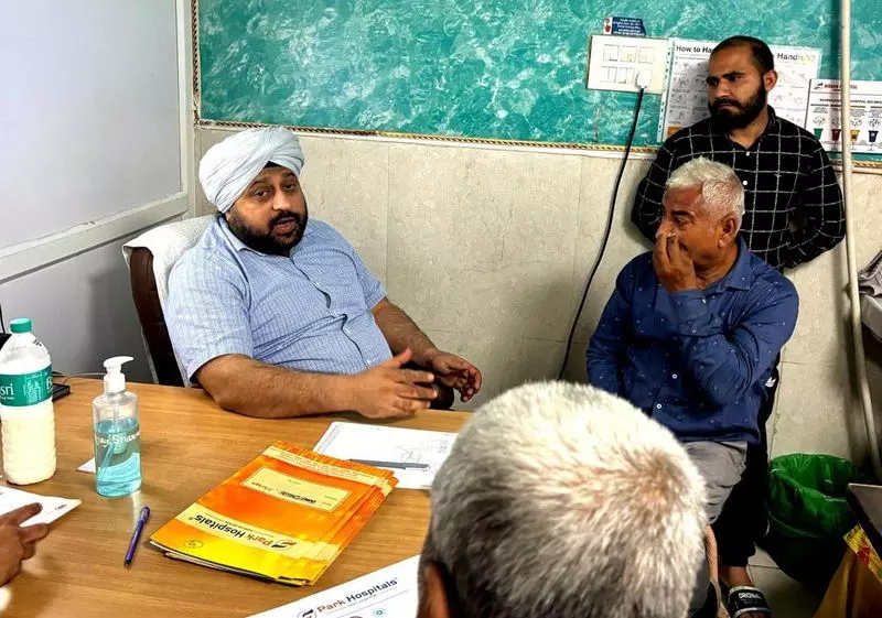 Haryana : निःशुल्क चिकित्सा शिविर में 200 मरीजों की जांच की गई Haryana : निःशुल्क चिकित्सा शिविर में 200 मरीजों की जांच की गई