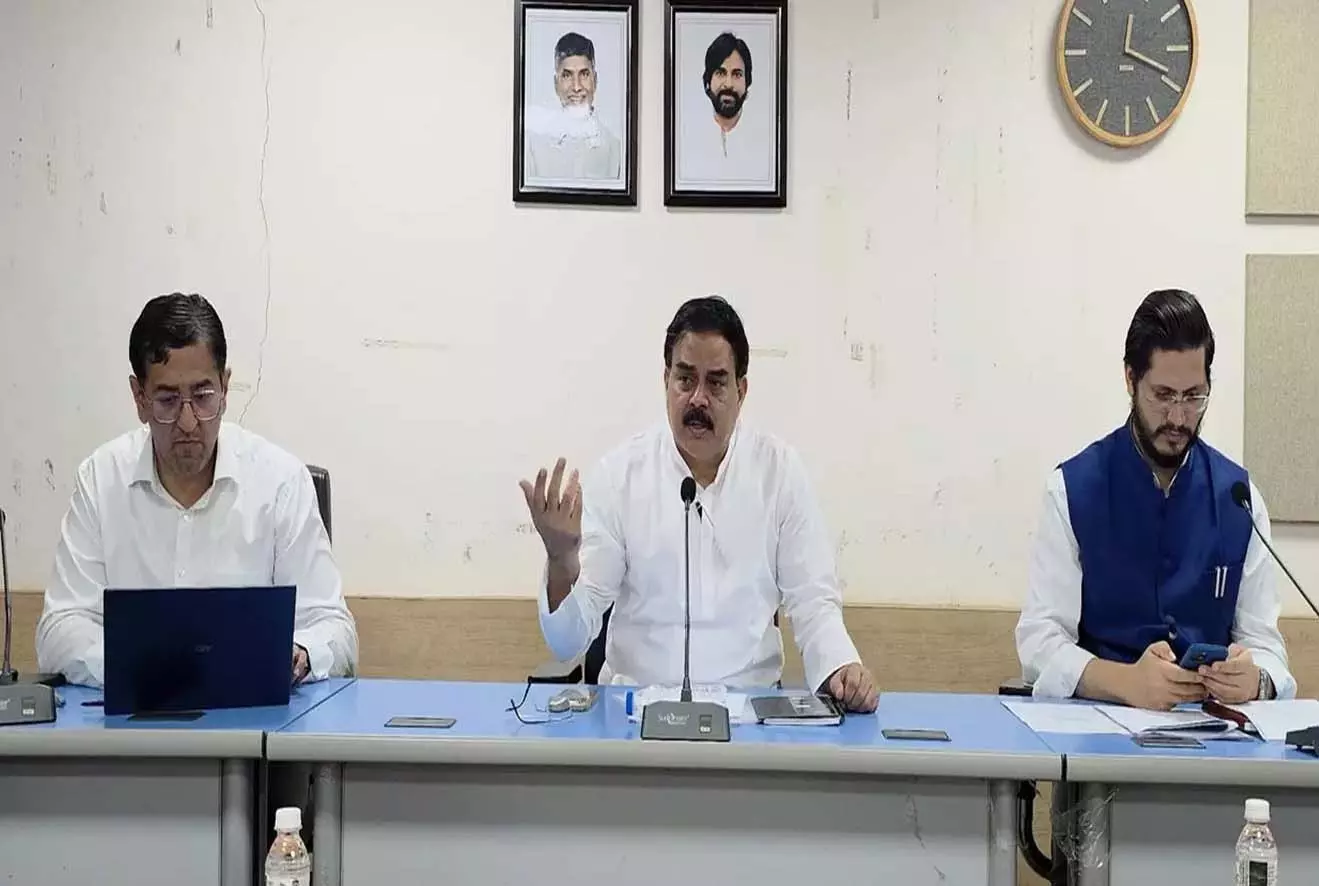 AP: नादेंदला मनोहर ने किसानों की मदद के लिए बैंकर्स से सहयोग मांगा AP: नादेंदला मनोहर ने किसानों की मदद के लिए बैंकर्स से सहयोग मांगा