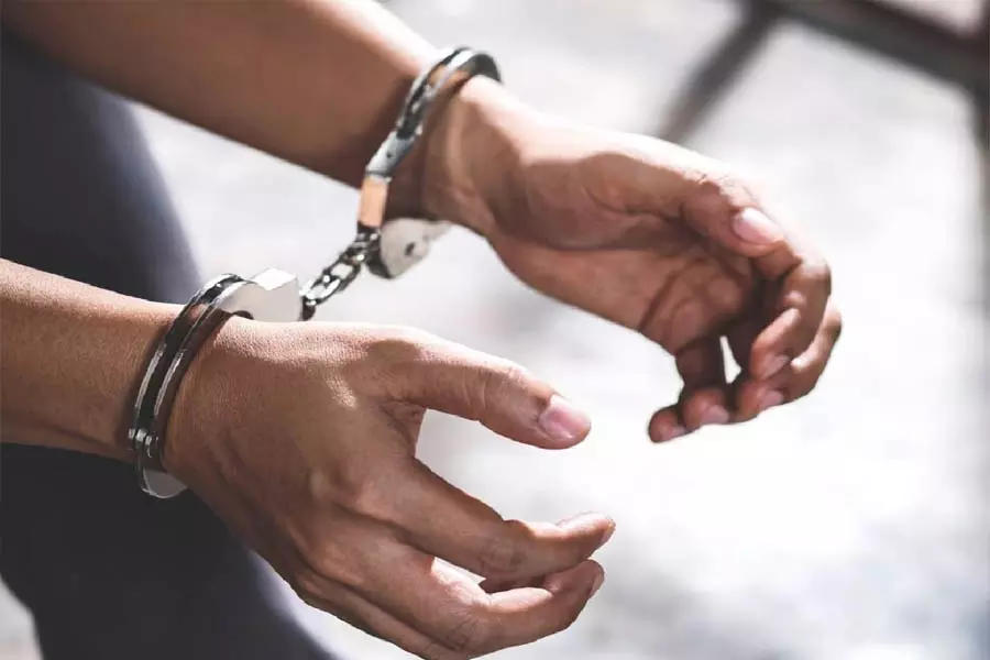 3 वर्षीय बच्ची से बलात्कार का प्रयास, व्यक्ति गिरफ्तार 3 वर्षीय बच्ची से बलात्कार का प्रयास, व्यक्ति गिरफ्तार