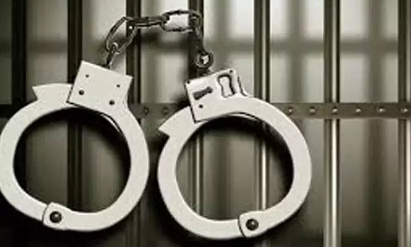 एझुपुन्ना मंदिर में चोरी; आरोपी ने कथित तौर पर चोरी किए गए सोने को गिरवी रखकर शेयरों में निवेश किया एझुपुन्ना मंदिर में चोरी; आरोपी ने कथित तौर पर चोरी किए गए सोने को गिरवी रखकर शेयरों में निवेश किया