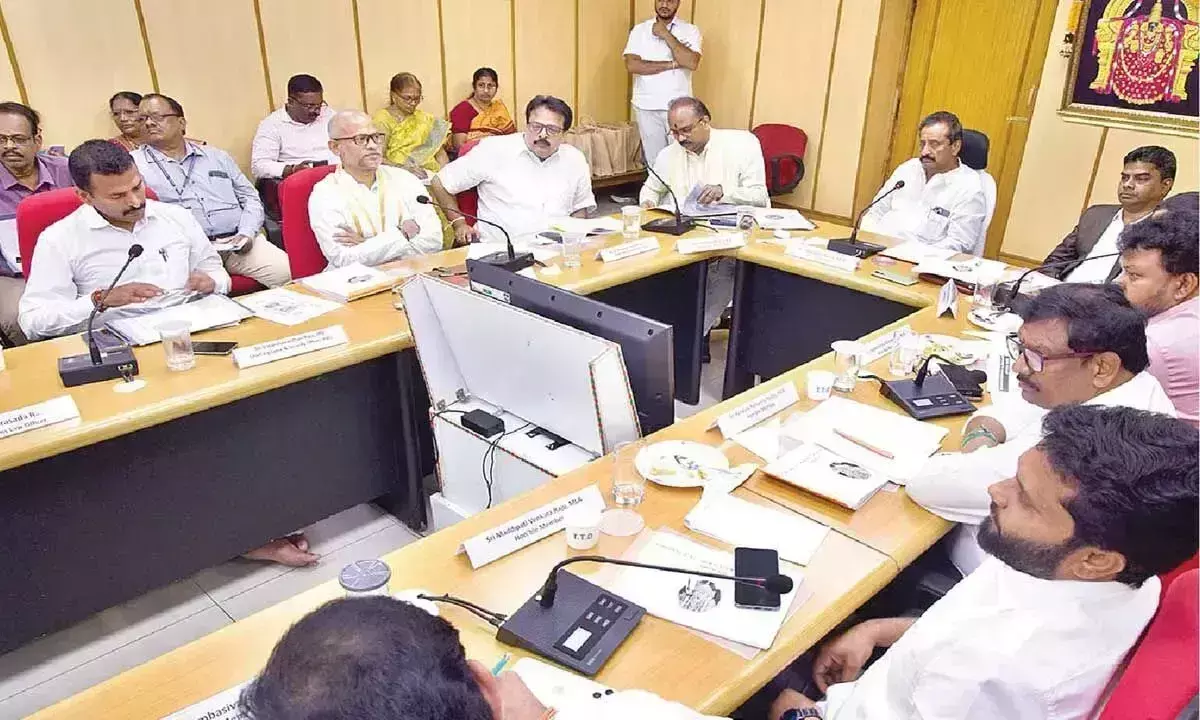 विधानसभा की अनुमान समिति ने तीर्थयात्रियों की सेवाओं के लिए TTD की प्रशंसा की विधानसभा की अनुमान समिति ने तीर्थयात्रियों की सेवाओं के लिए TTD की प्रशंसा की