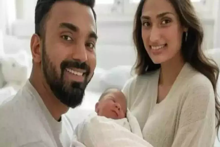 अथिया शेट्टी और केएल राहुल ने अपनी ‘बेबी गर्ल’ का नाम इवारा रखा अथिया शेट्टी और केएल राहुल ने अपनी ‘बेबी गर्ल’ का नाम इवारा रखा