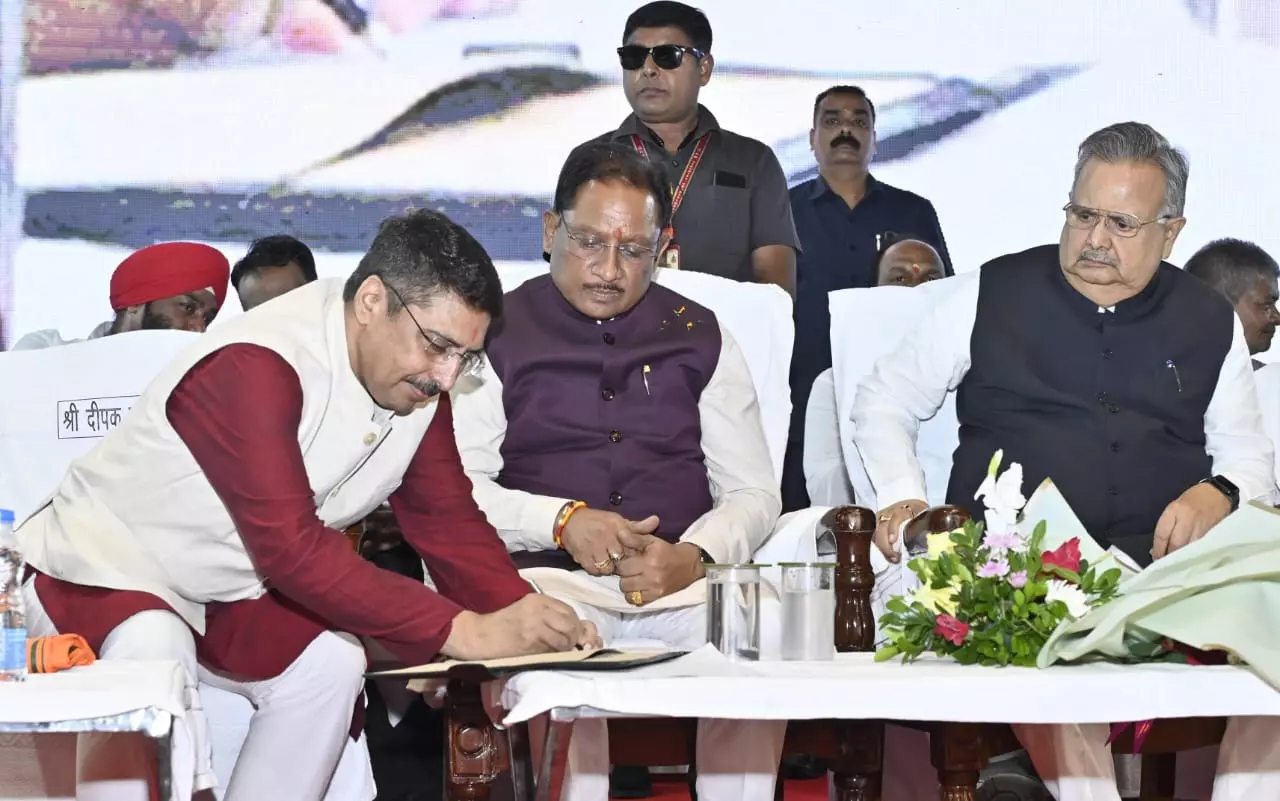 CGMSC के नए अध्यक्ष दीपक म्हस्के ने संभाला पदभार, मुख्यमंत्री साय ने दी शुभकामनाएं CGMSC के नए अध्यक्ष दीपक म्हस्के ने संभाला पदभार, मुख्यमंत्री साय ने दी शुभकामनाएं