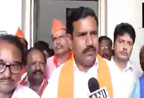कर्नाटक BJP प्रमुख ने की अवैज्ञानिक जाति जनगणना को लेकर सिद्धारमैया सरकार की आलोचना कर्नाटक BJP प्रमुख ने की अवैज्ञानिक जाति जनगणना को लेकर सिद्धारमैया सरकार की आलोचना