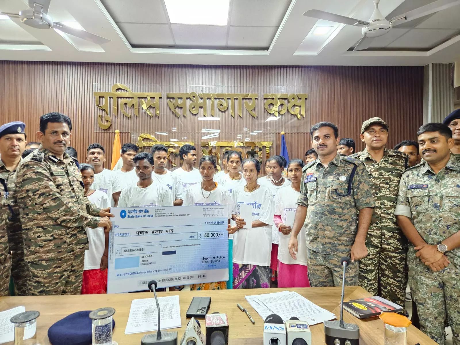 संतोष की बात है माओवादी अब समाज की मुख्यधारा से जुड़ रहे : CM विष्णुदेव साय संतोष की बात है माओवादी अब समाज की मुख्यधारा से जुड़ रहे : CM विष्णुदेव साय