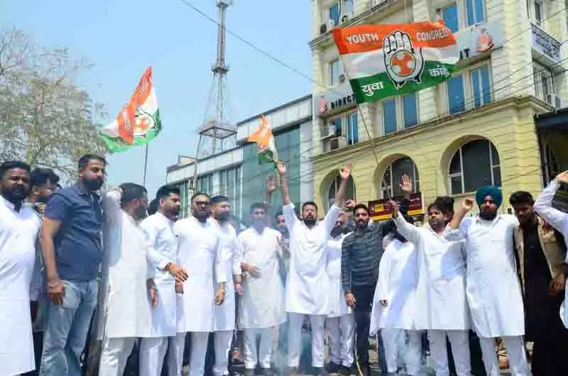 युवा कांग्रेस कार्यकर्ताओं ने ED कार्यालय का घेराव किया युवा कांग्रेस कार्यकर्ताओं ने ED कार्यालय का घेराव किया