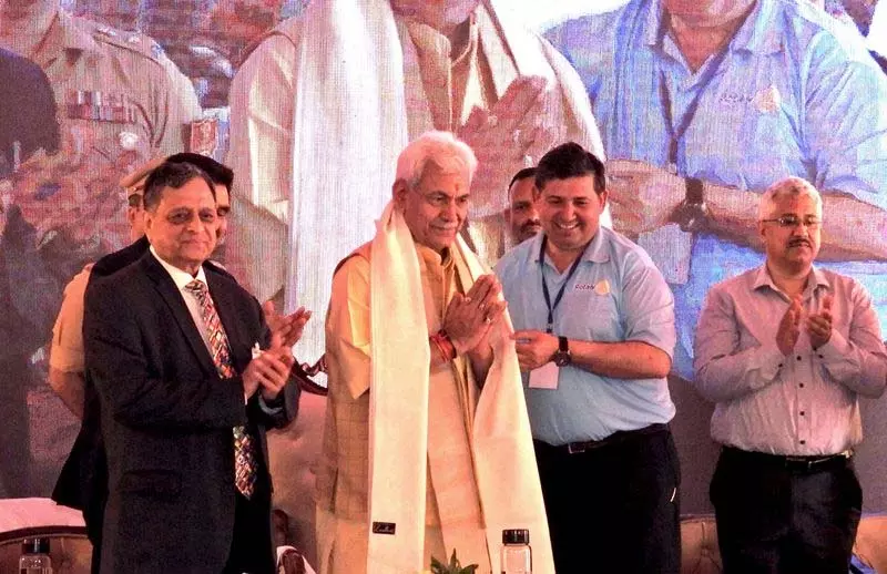 पाकिस्तान एक असफल देश, लगातार शांति भंग करने की कोशिश कर रहा: L-G Sinha पाकिस्तान एक असफल देश, लगातार शांति भंग करने की कोशिश कर रहा: L-G Sinha