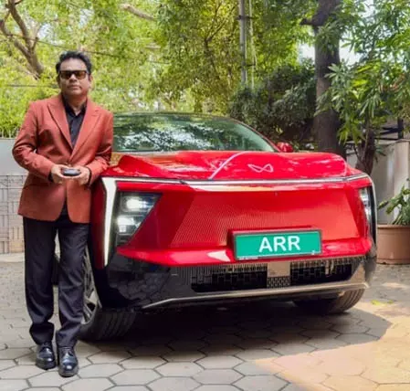एआर रहमान ने खरीदी पसंदीदा महिंद्रा एक्सईवी-9ई कार एआर रहमान ने खरीदी पसंदीदा महिंद्रा एक्सईवी-9ई कार