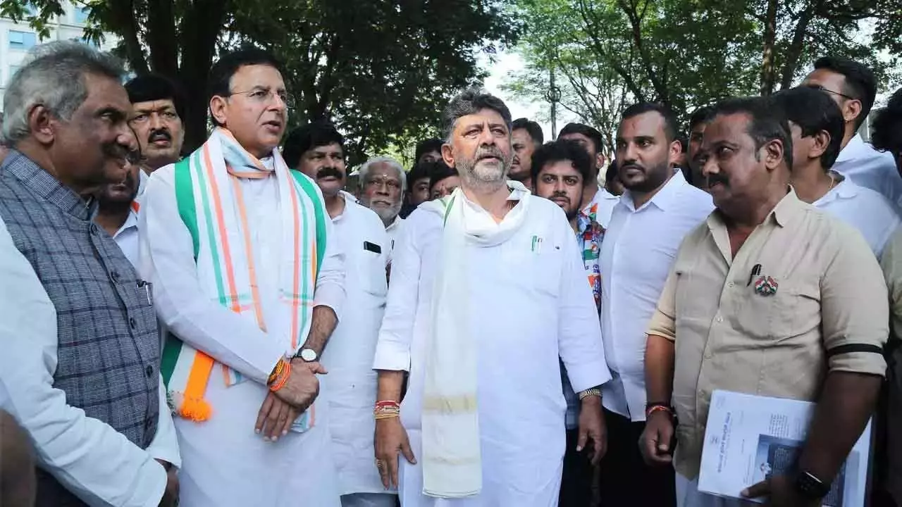 जनता को मूल्य वृद्धि के लिए भाजपा से नाराज होना चाहिए: DKS जनता को मूल्य वृद्धि के लिए भाजपा से नाराज होना चाहिए: DKS
