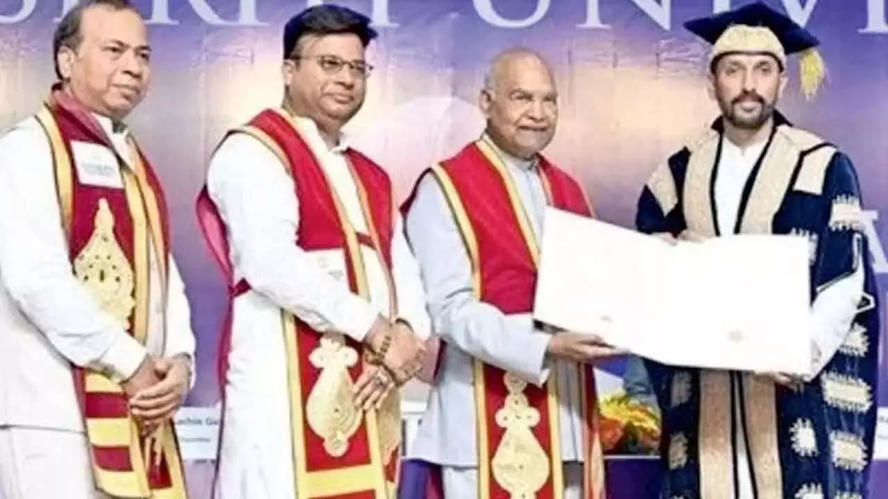 Karnataka: मूर्तिकार अरुण योगीराज को राजस्थान विश्वविद्यालय से डॉक्टरेट की मानद उपाधि मिली Karnataka: मूर्तिकार अरुण योगीराज को राजस्थान विश्वविद्यालय से डॉक्टरेट की मानद उपाधि मिली