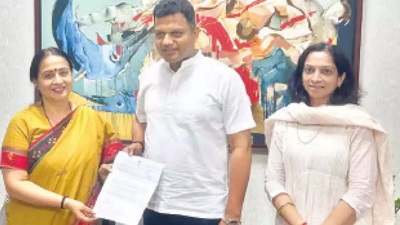 शिरडीघाट से होकर सड़क और रेल विकास के लिए संयुक्त DPR मांगी शिरडीघाट से होकर सड़क और रेल विकास के लिए संयुक्त DPR मांगी