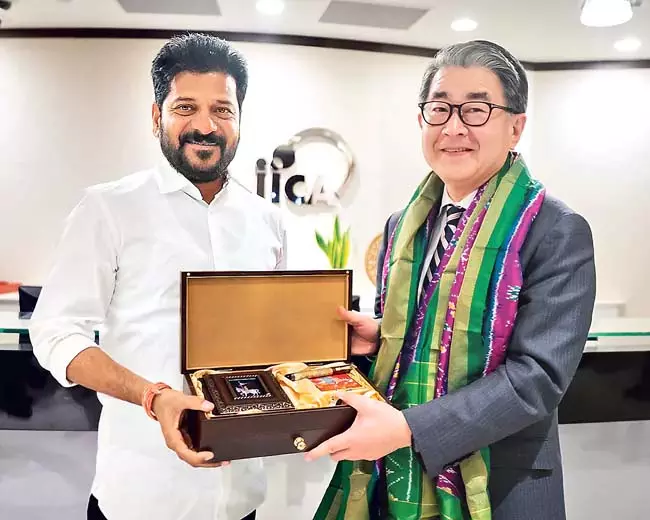 CM Reddy की जापान यात्रा के पहले दिन टीम के साथ महत्वपूर्ण निवेश समझौते पर हस्ताक्षर किए CM Reddy की जापान यात्रा के पहले दिन टीम के साथ महत्वपूर्ण निवेश समझौते पर हस्ताक्षर किए