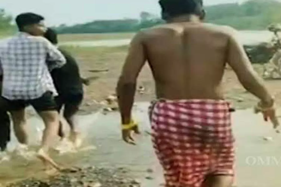 क्योंझर में बैतरणी नदी में नहाते समय दो स्कूली छात्र डूबे क्योंझर में बैतरणी नदी में नहाते समय दो स्कूली छात्र डूबे