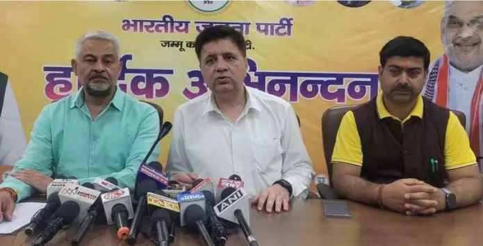 एनसी दोहरे चरित्र से लोगों को धोखा दे रही है: BJP एनसी दोहरे चरित्र से लोगों को धोखा दे रही है: BJP