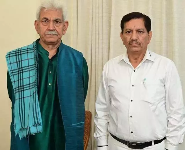 SKJ&VST के ट्रस्टी, विधायक ने LG से मुलाकात की SKJ&VST के ट्रस्टी, विधायक ने LG से मुलाकात की
